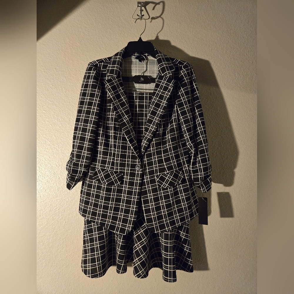 Brand New Women's Laura Cruz Suits